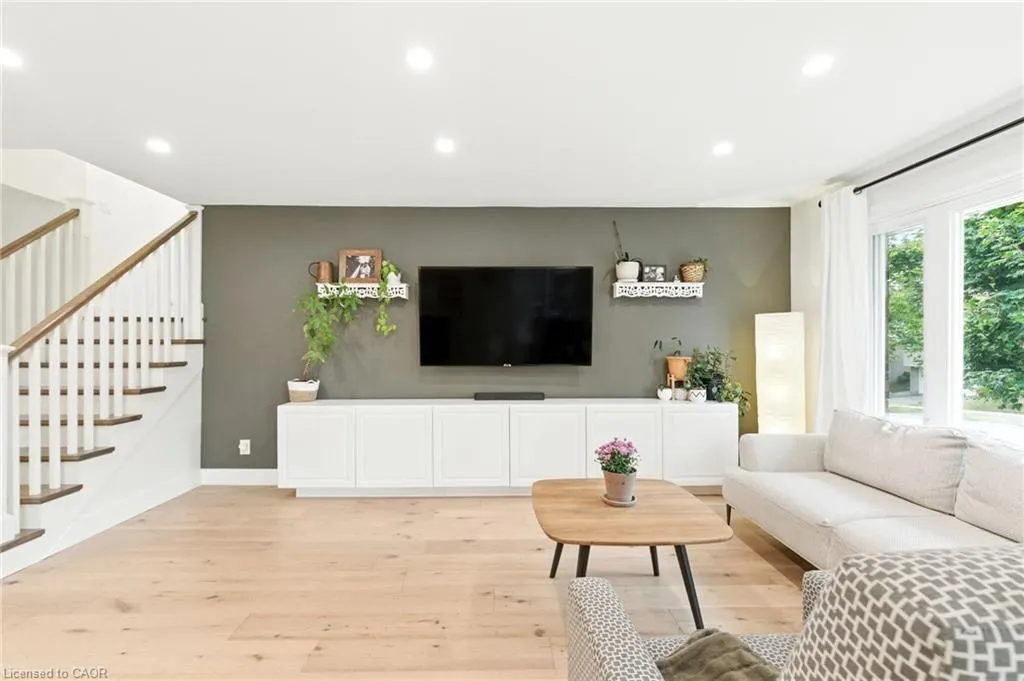 210 Northlake Drive