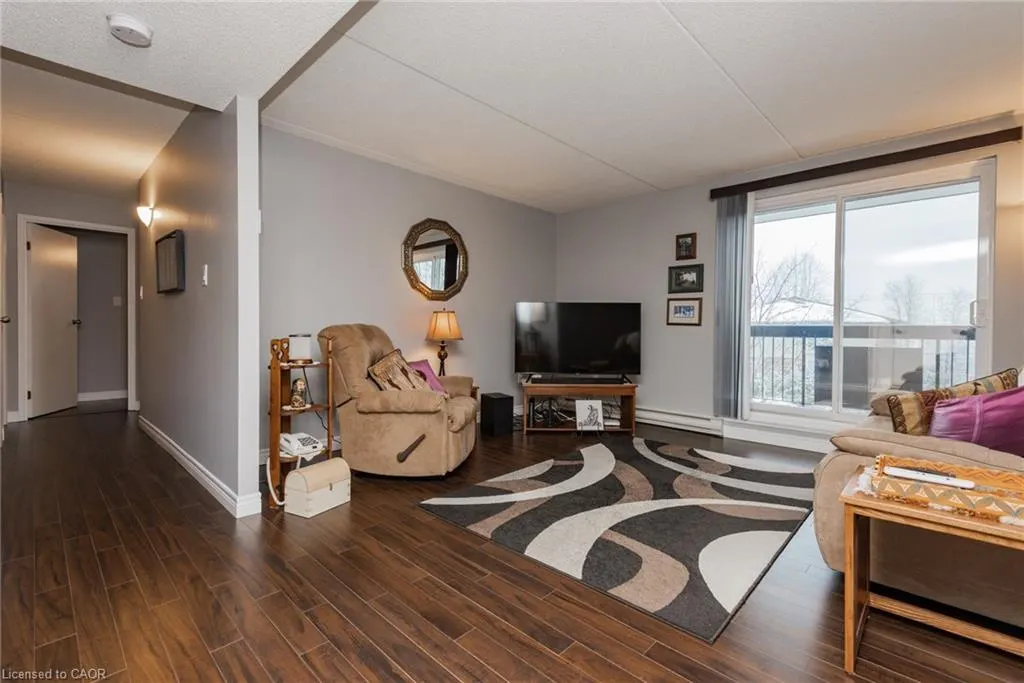 935 Stockdale Road, #305