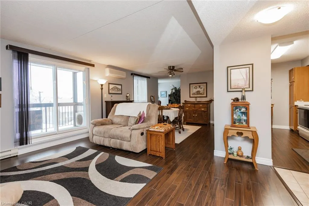 935 Stockdale Road, #305
