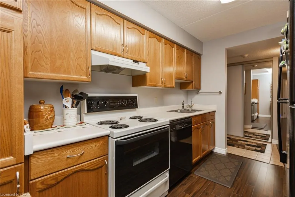 935 Stockdale Road, #305