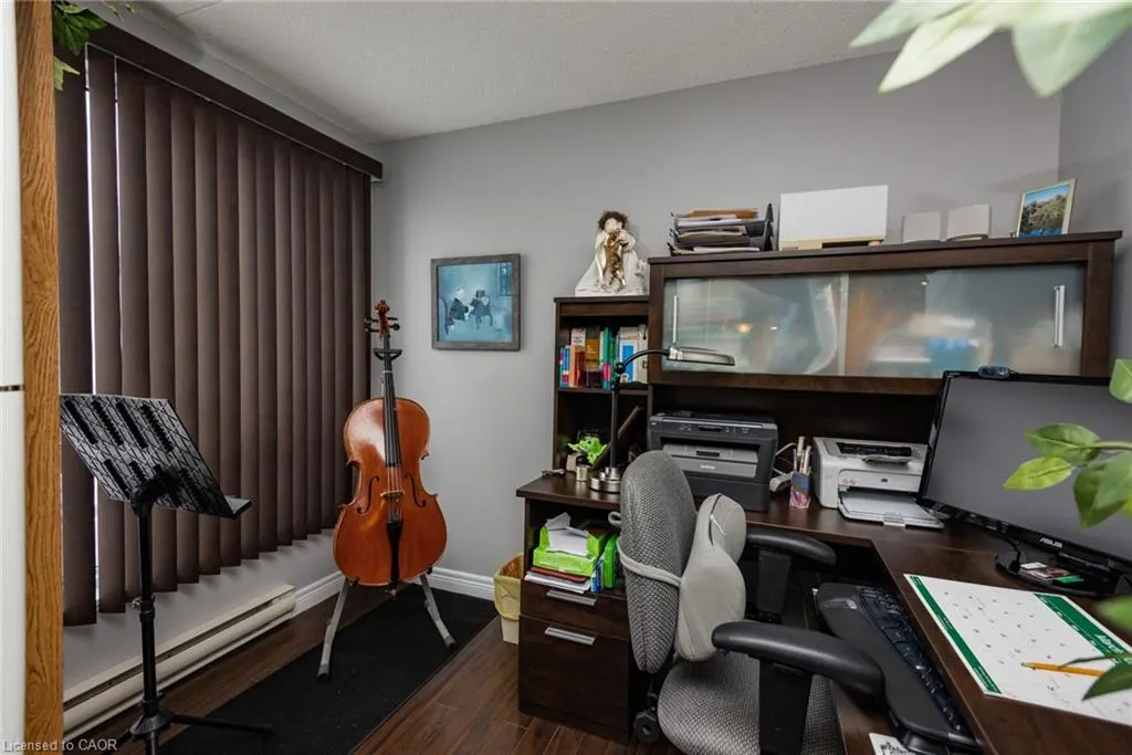 935 Stockdale Road, #305