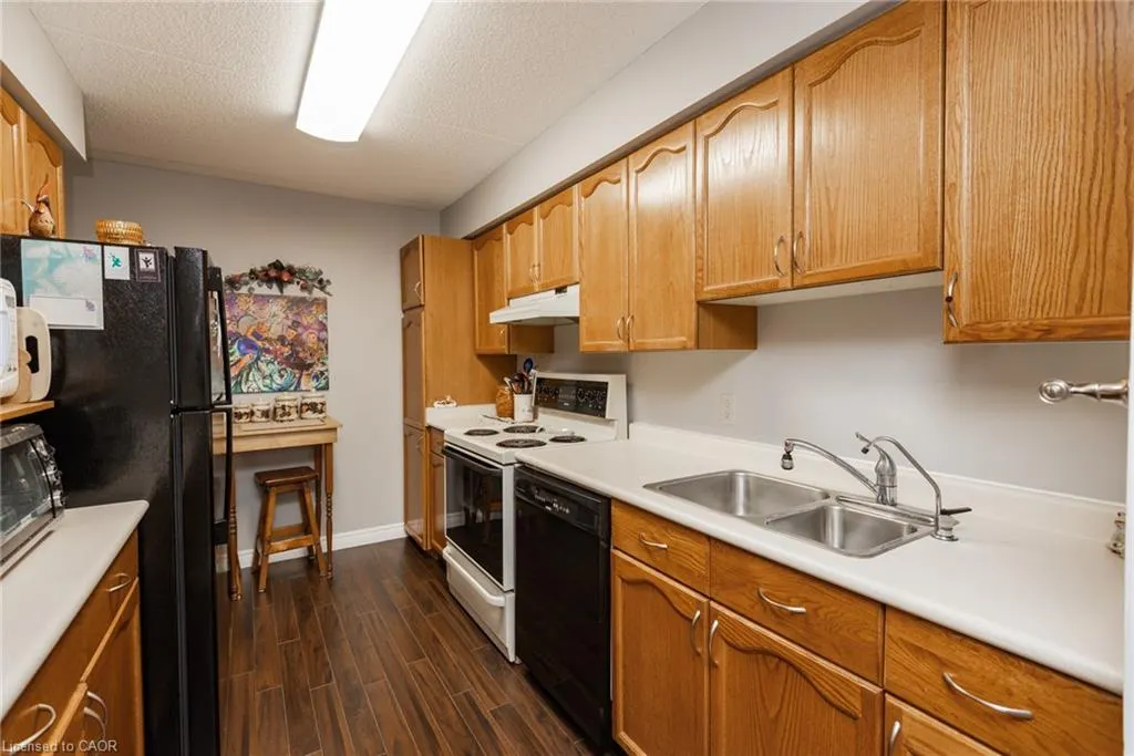 935 Stockdale Road, #305