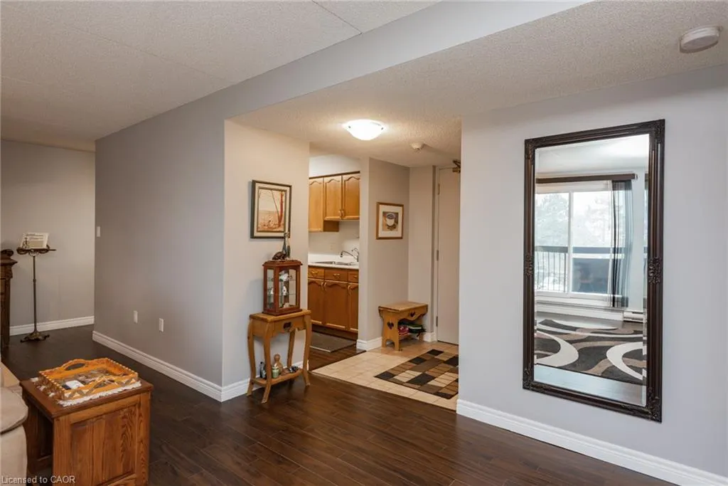 935 Stockdale Road, #305