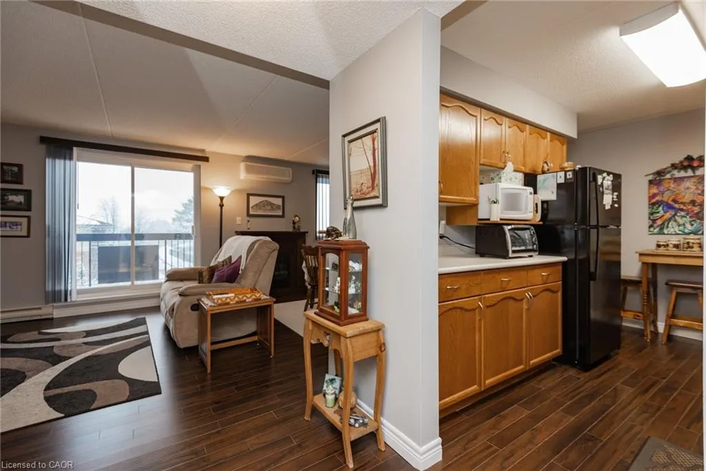 935 Stockdale Road, #305