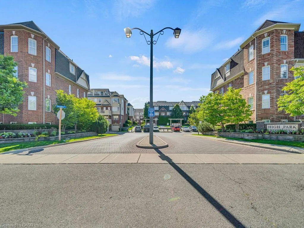 700 Neighbourhood Circle, #1