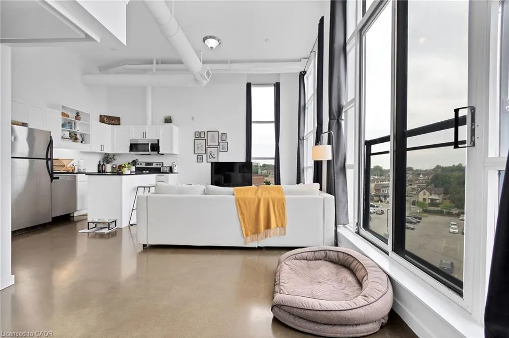 404 King Street W, #519