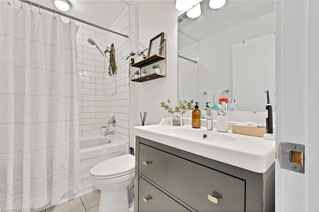 404 King Street W, #519
