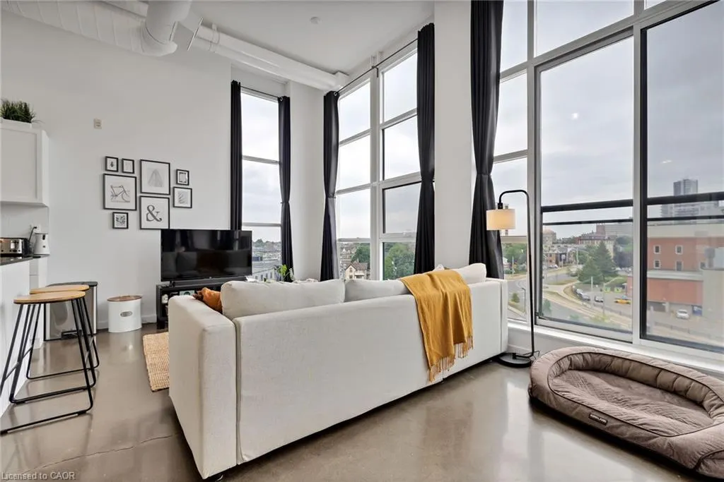 404 King Street W, #519