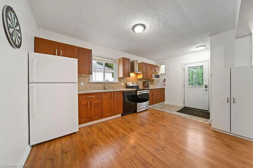 82 Whitney Avenue