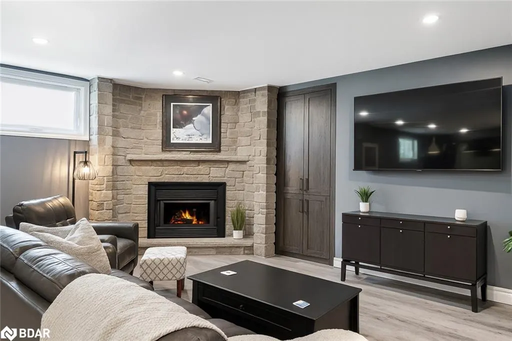 286 Tagge Crescent