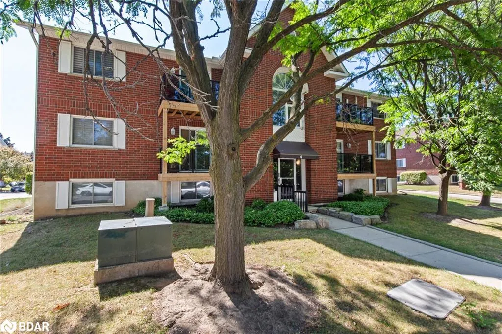 565 Greenfield Avenue, #610