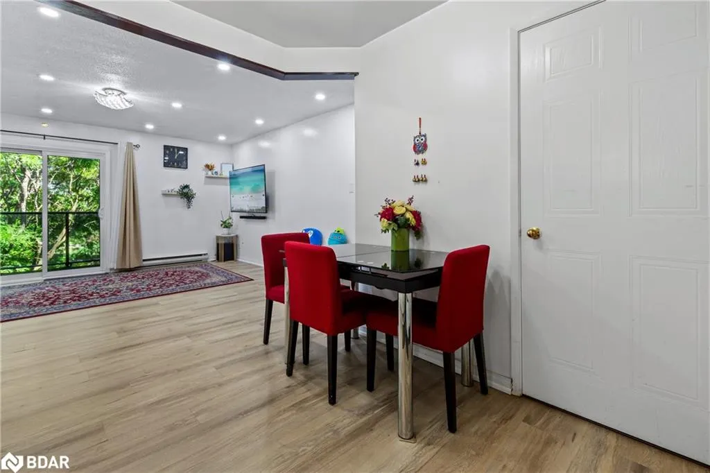 565 Greenfield Avenue, #610