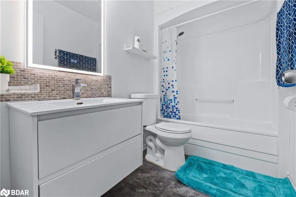 565 Greenfield Avenue, #610