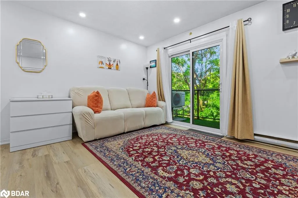 565 Greenfield Avenue, #610