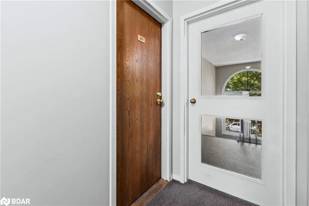 565 Greenfield Avenue, #610