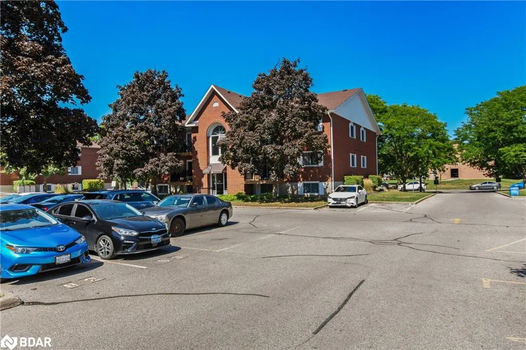565 Greenfield Avenue, #610