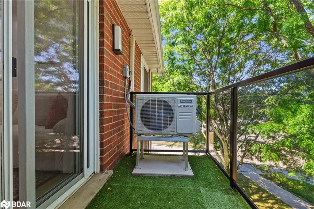 565 Greenfield Avenue, #610