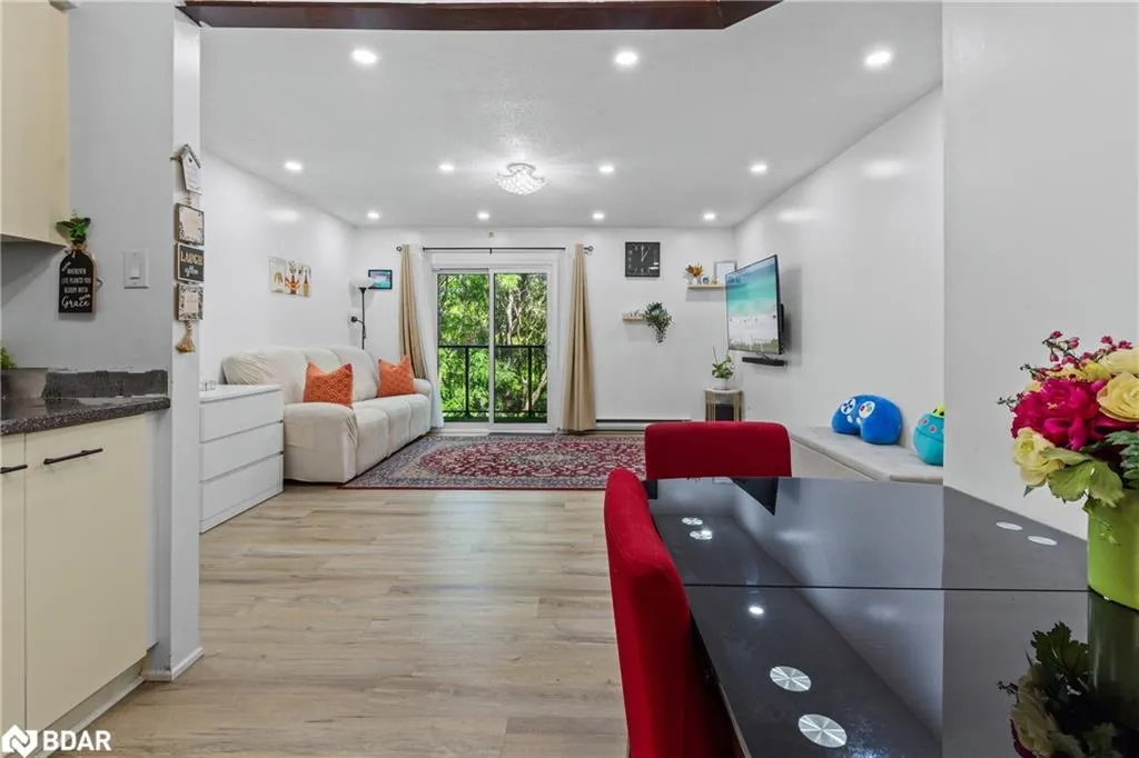 565 Greenfield Avenue, #610