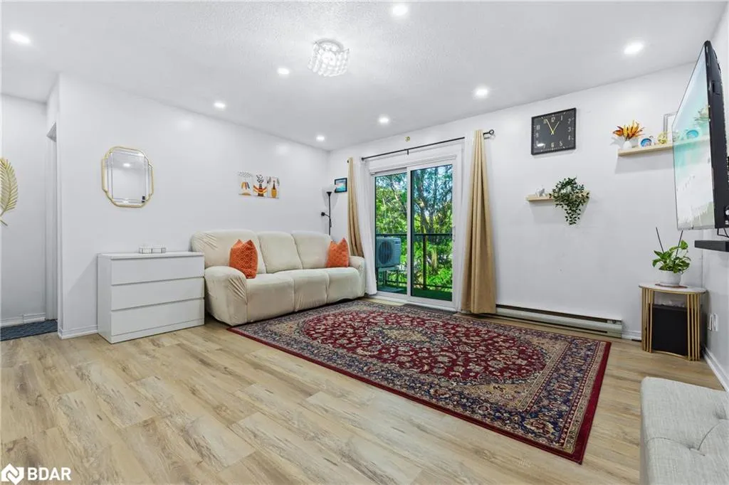 565 Greenfield Avenue, #610