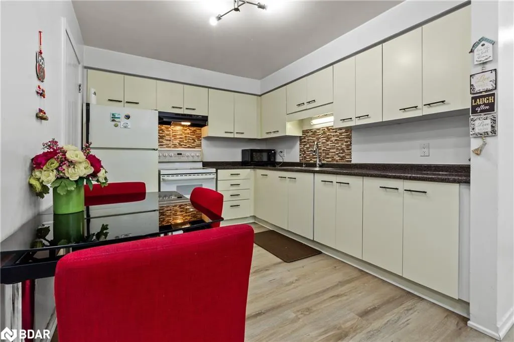 565 Greenfield Avenue, #610
