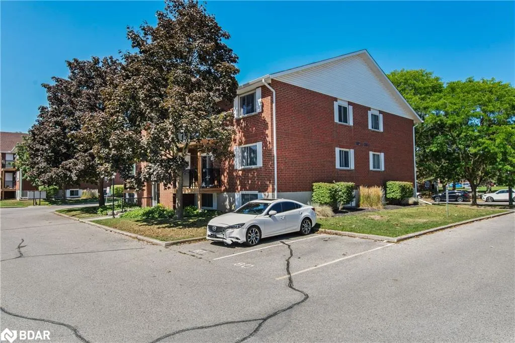 565 Greenfield Avenue, #610