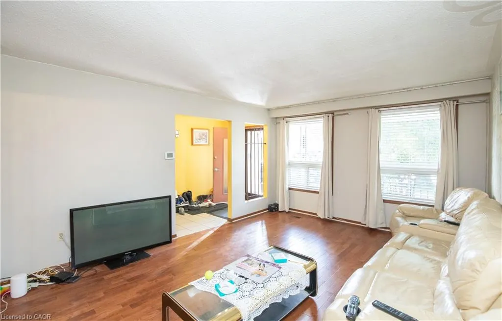 185 Lavina Crescent