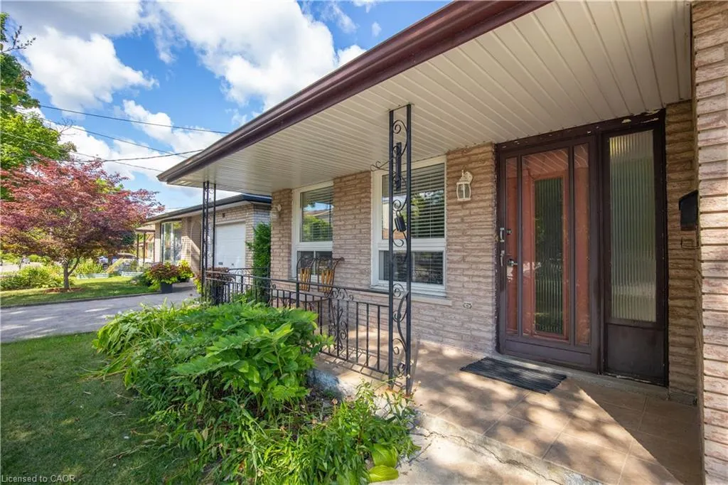 185 Lavina Crescent