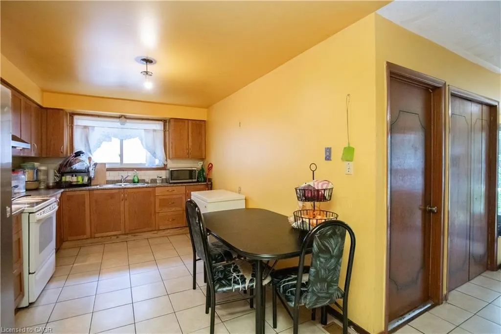 185 Lavina Crescent