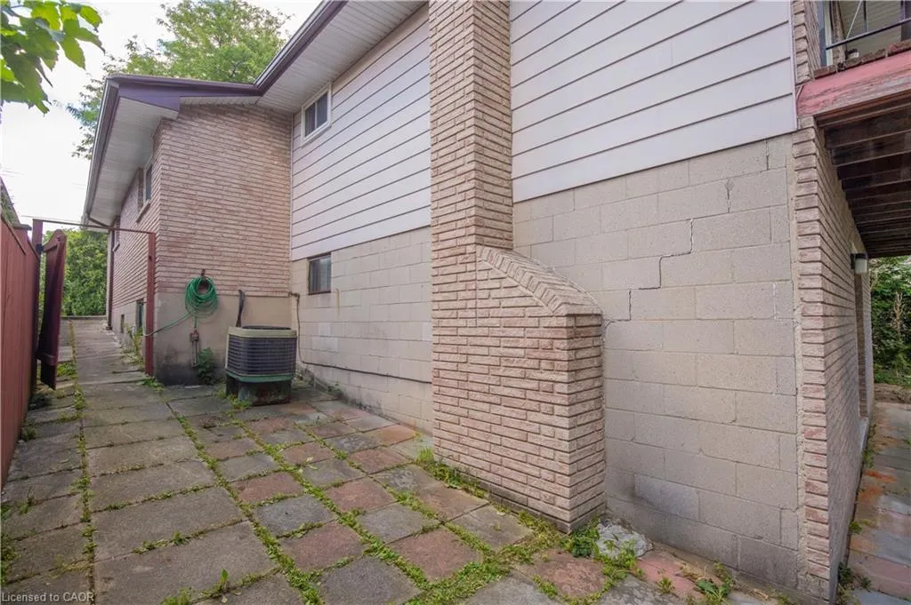 185 Lavina Crescent