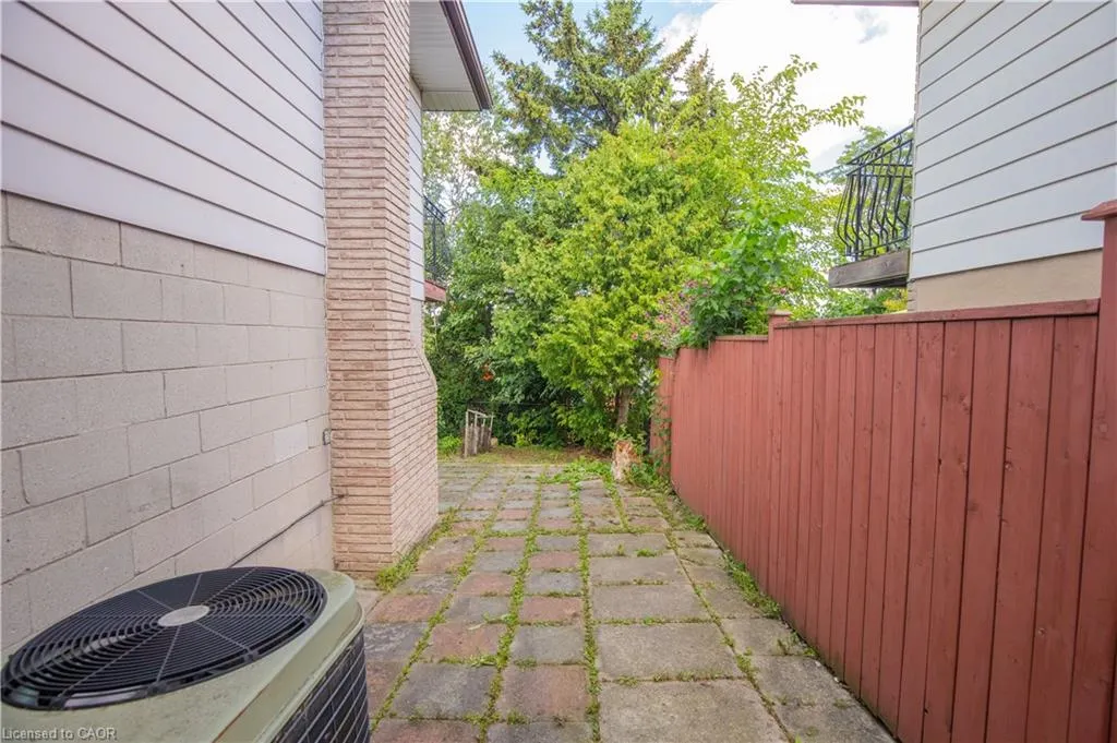 185 Lavina Crescent