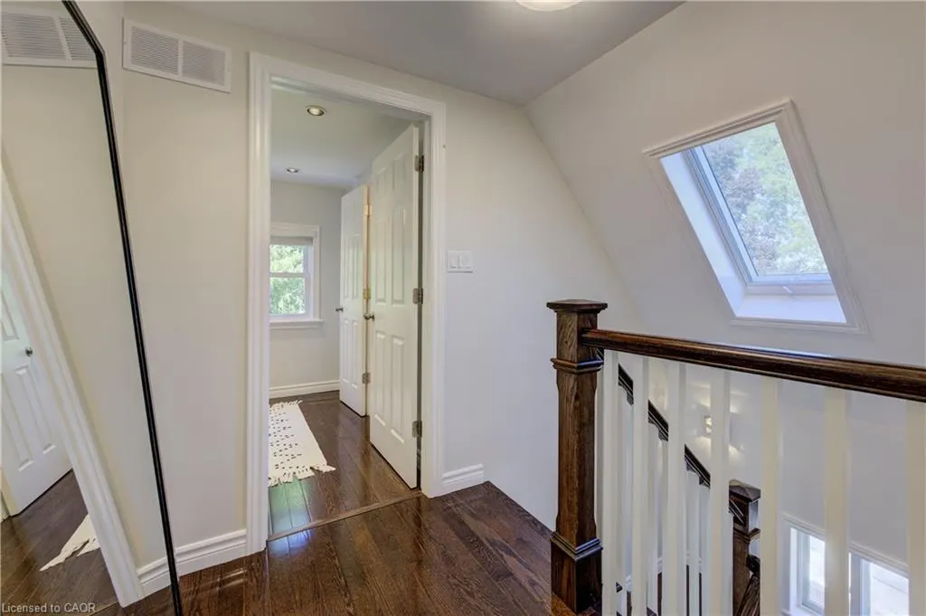 19 Dunbar Road N