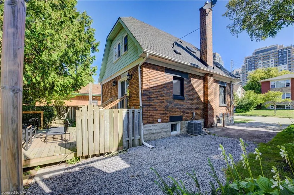 19 Dunbar Road N