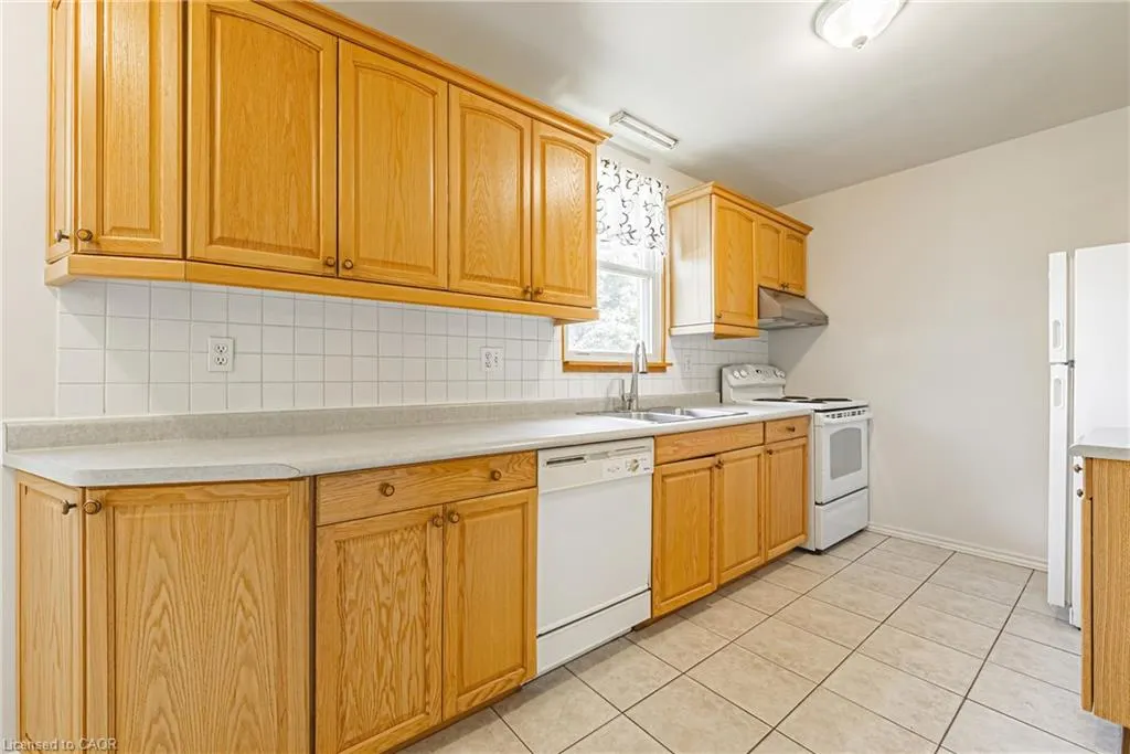 972 Kingsway Drive