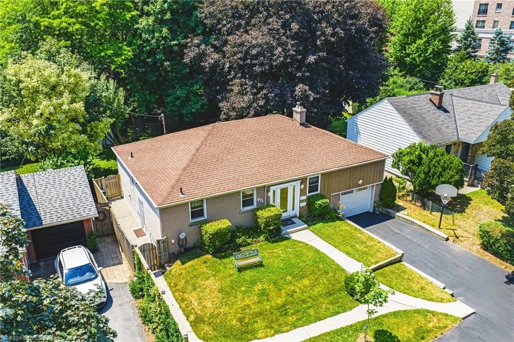 972 Kingsway Drive