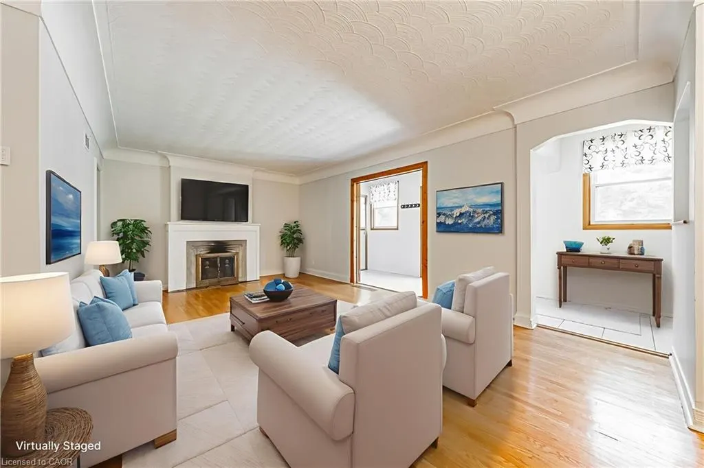 972 Kingsway Drive
