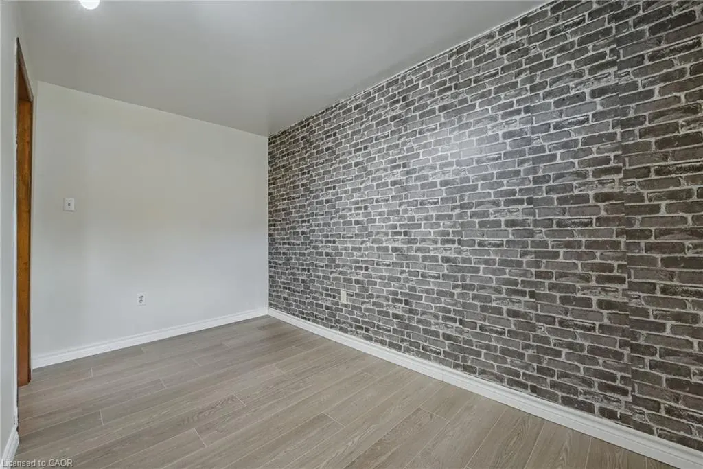 3 Envoy Boulevard