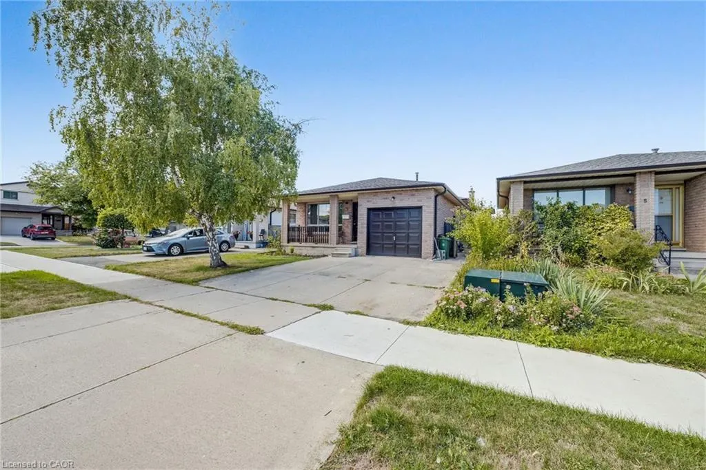3 Envoy Boulevard