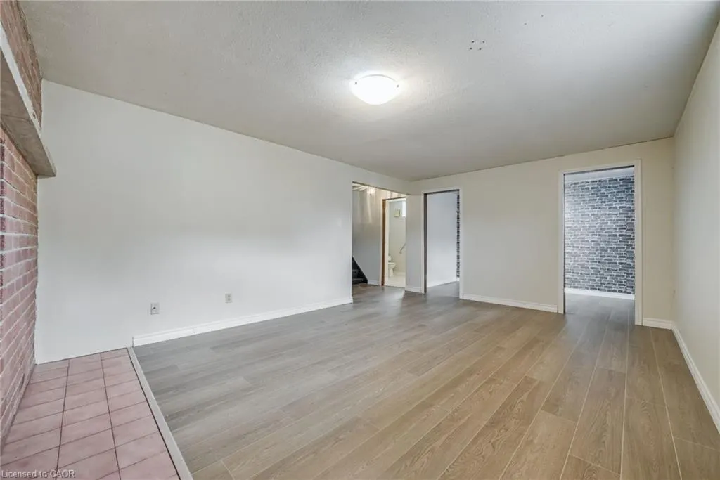 3 Envoy Boulevard