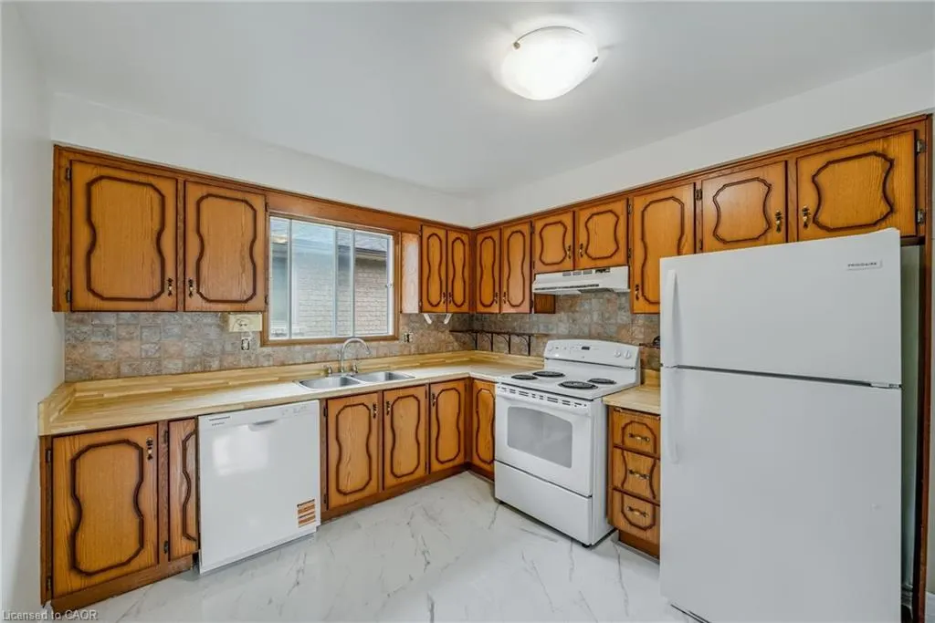 3 Envoy Boulevard