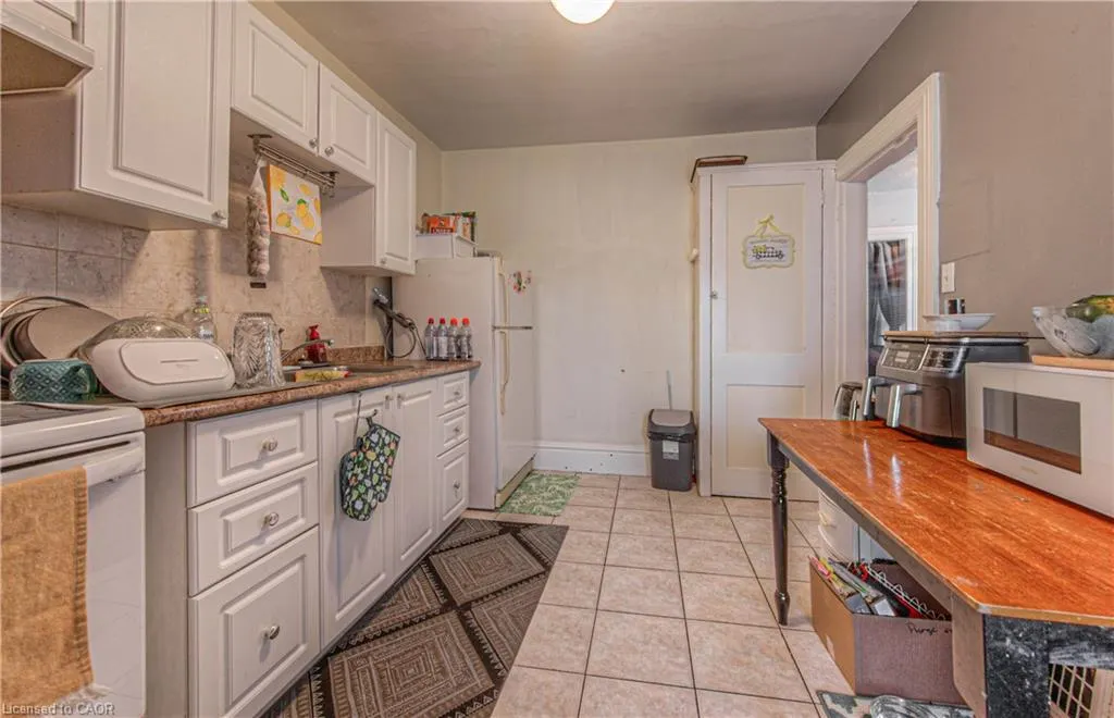 156 Grand Avenue S