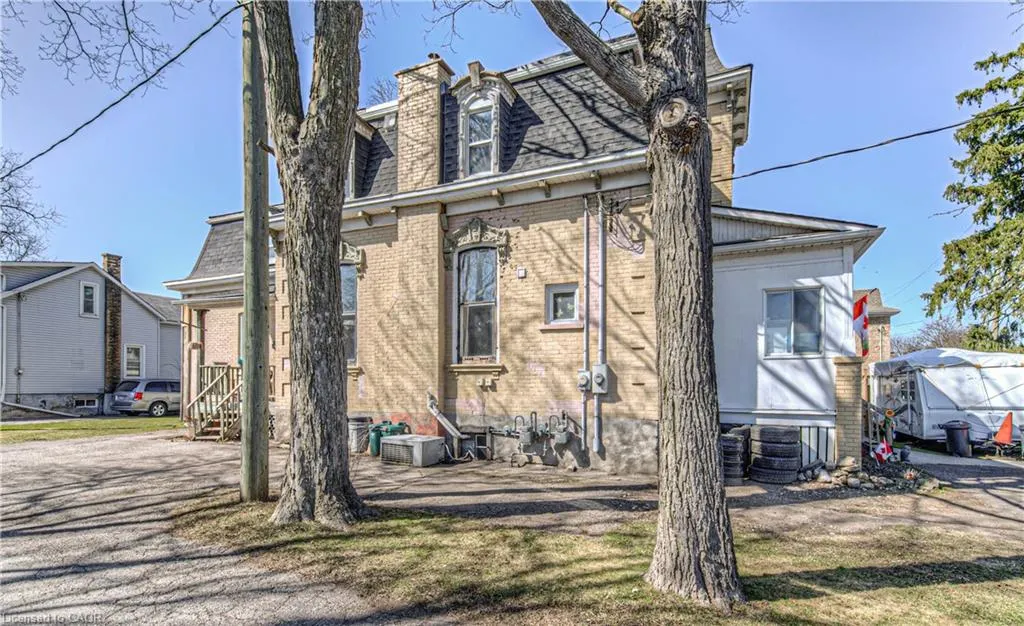 156 Grand Avenue S