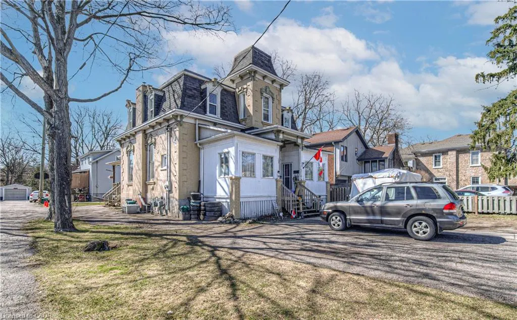 156 Grand Avenue S