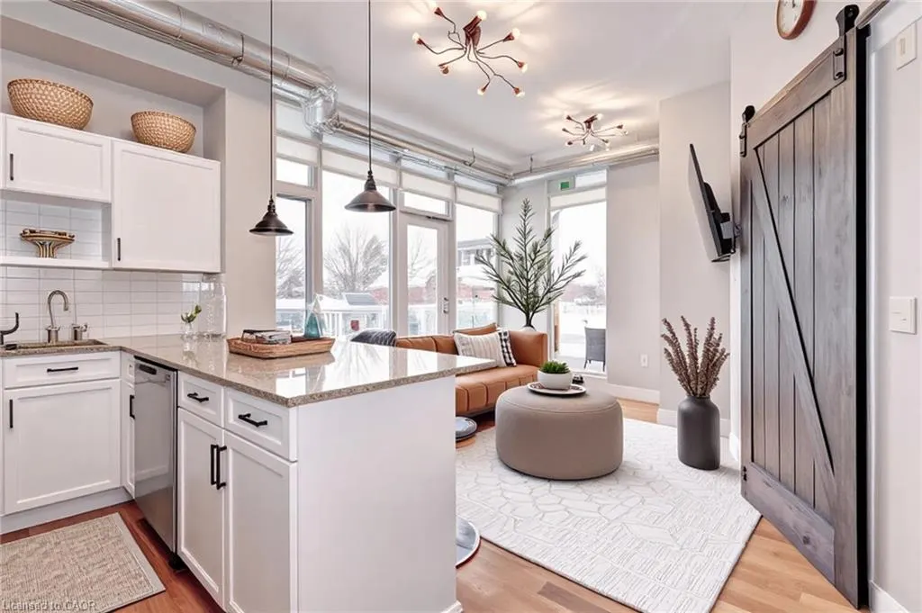 42 Bridgeport Road E, #203