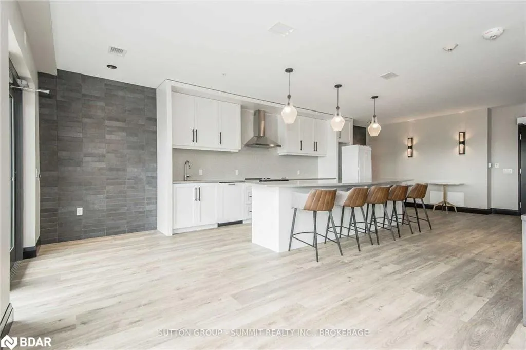 15 Glebe Street, #1808