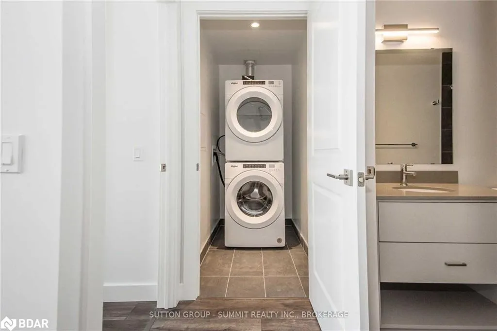 15 Glebe Street, #1808