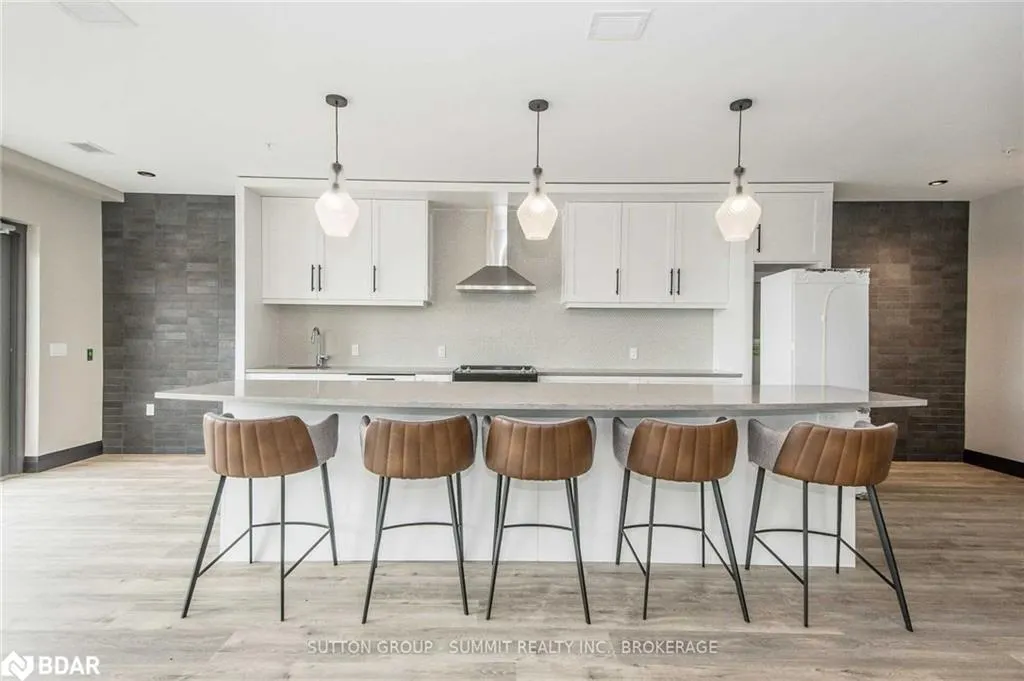 15 Glebe Street, #1808
