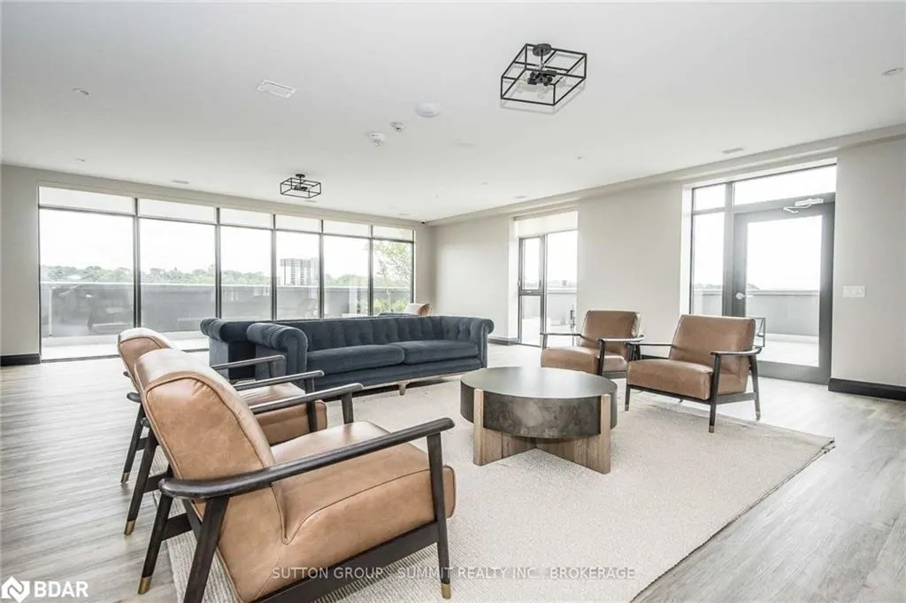 15 Glebe Street, #1808