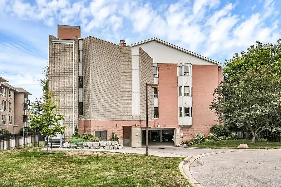 6 Niagara Street, #204