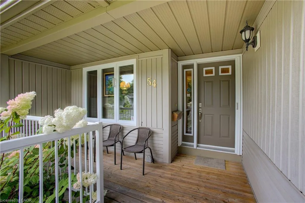 54 Springwood Crescent