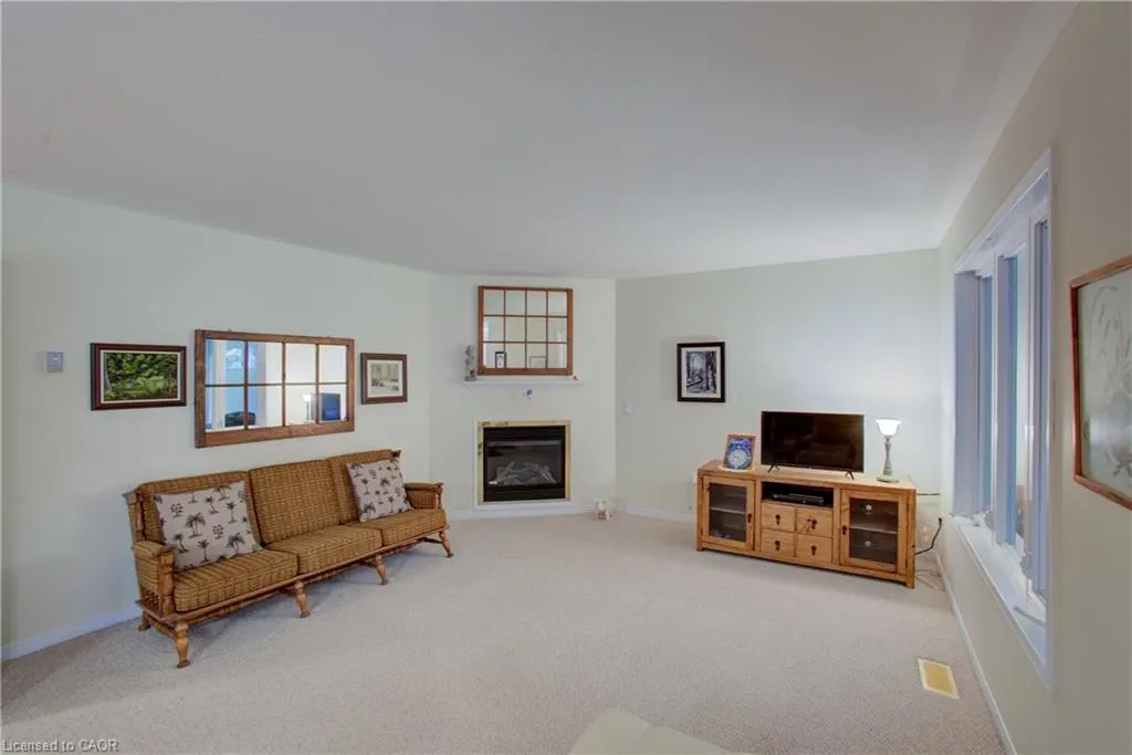 54 Springwood Crescent